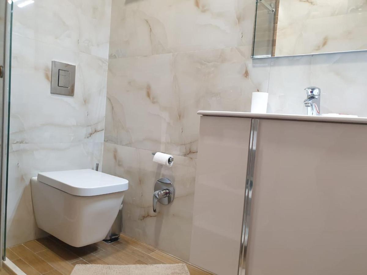 Central Comfy Apartment Tirana Exterior foto